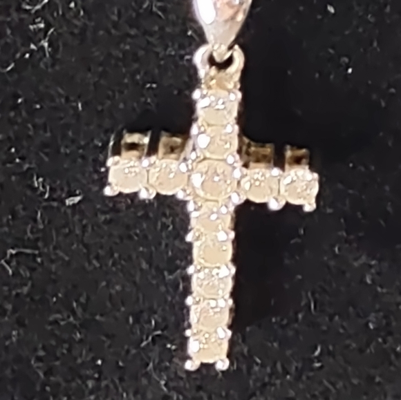 14 karat solid gold 12 diamond cross pendant with box link chain - Picture 5 of 12